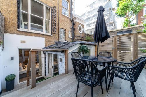 Stunning Modern 2BR Flat wGarden near Harrods - Tap to explore photos