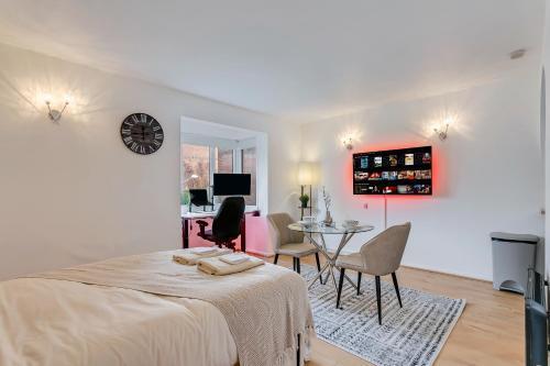 Aryas Apartments London
