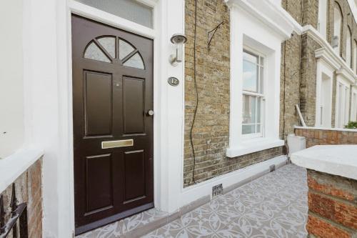 Great Rooms in Stepney Green Station - 12 - Tap to explore photos