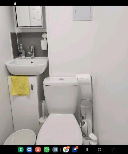 Studio Flat, close to o2 Arena and City Airport - Tap to explore photos