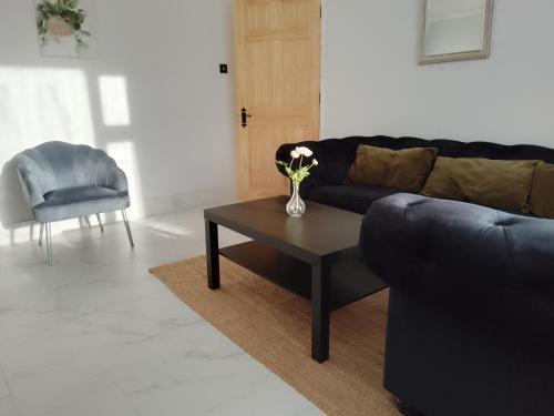 Surbiton Home with free parkings, Surbiton, Kingston upon Thames, Surrey, Greater London UK - Tap to explore photos