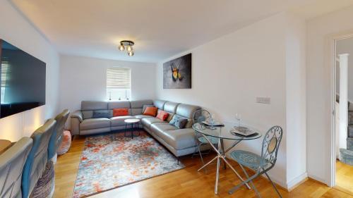 Sapphire Apartment Bromley Common - Tap to explore photos