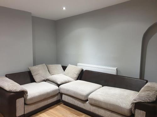 Lovely 1 bedroom flat High Barnet 3 mins away - Tap to explore photos