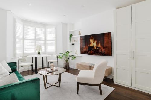 Specious Bright Flat with Garden in Central London - Tap to explore photos