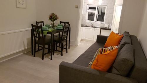 Fantastic 2 bedroom flat close to King's Cross - Tap to explore photos