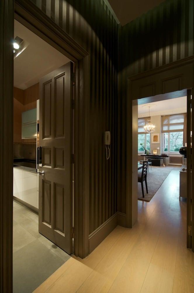 Deluxe Apartment - Cadogan Square - Tap to explore photos