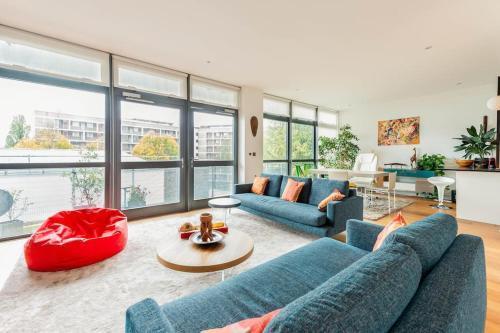 Luxurious flat sunny, quiet, design, lift, balcony - Tap to explore photos