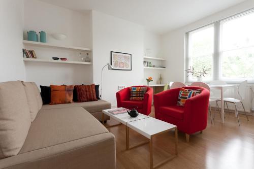 118 Brondesbury Road Apartments - Tap to explore photos