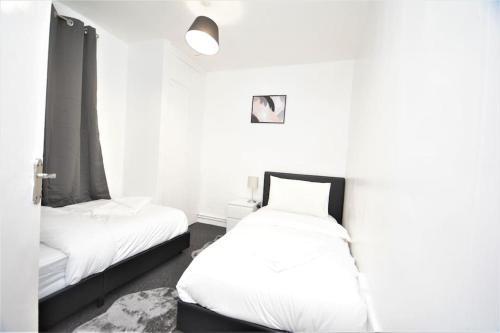 London zone2 Classic 3 bedroom - Tap to explore photos
