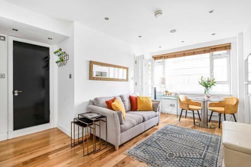 Elegant 1 Bedroom flat near Harrods - Tap to explore photos