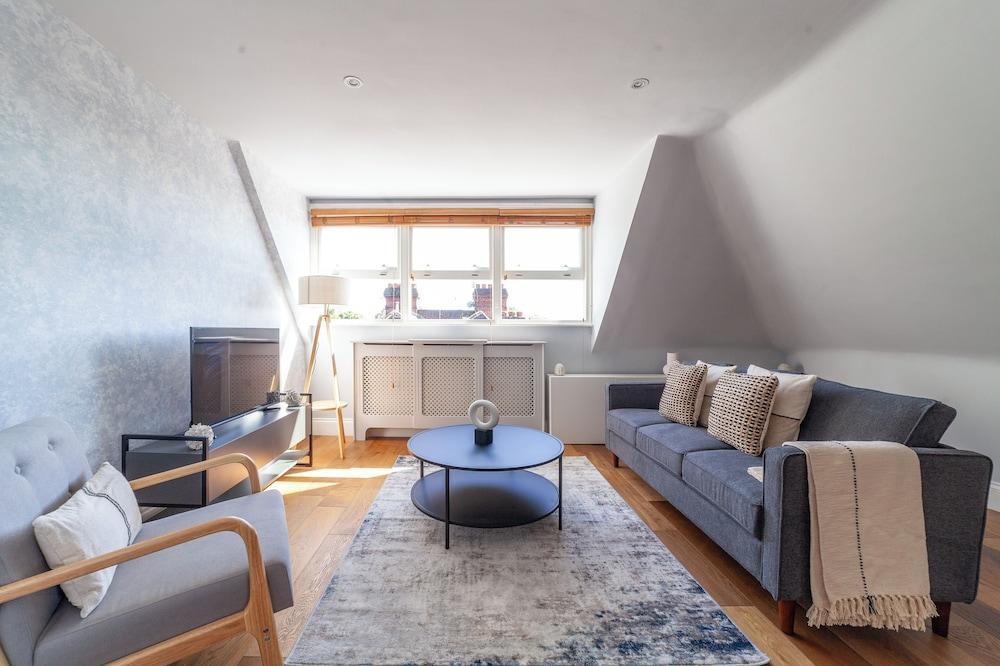 The South Hampstead Collection - Tap to explore photos