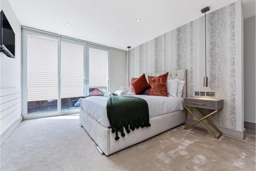 Creative stylings 2 Bedroom in Wembley Park - Tap to explore photos