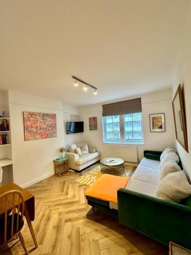 Bright and Airy Two Bedroom Apartment - Tap to explore photos