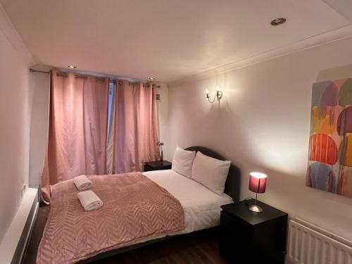 Entire 2-bedroom Flat in Camden - Tap to explore photos