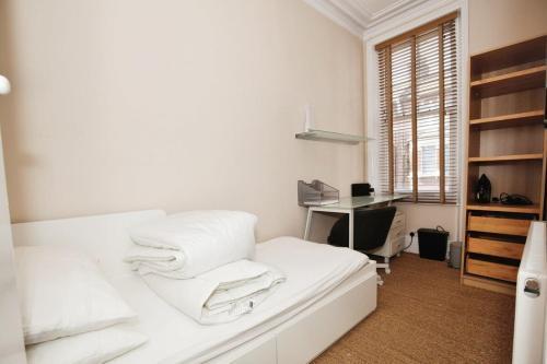 Cozy 2BR Flat Central London Sleeps 3 - Tap to explore photos