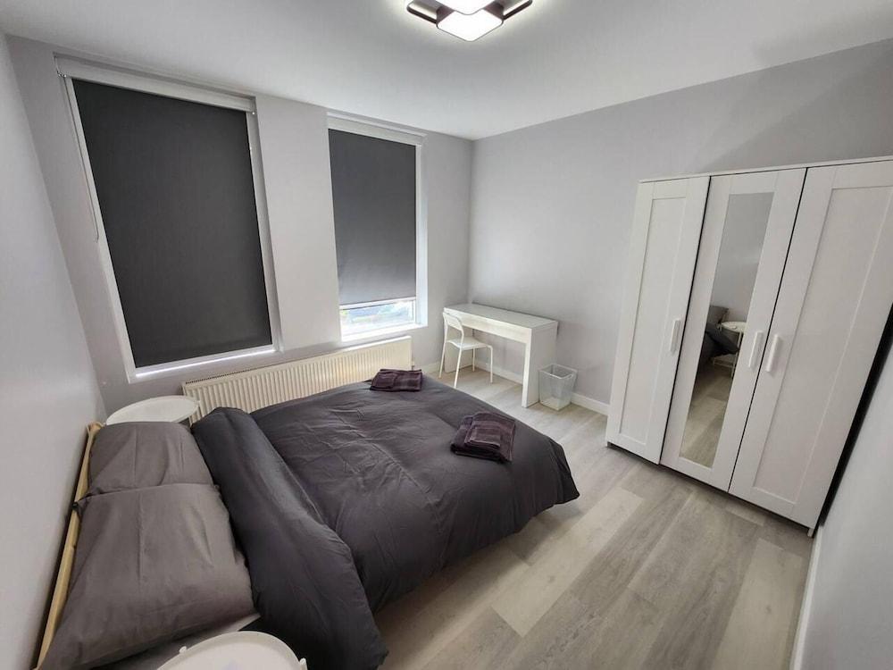Beautiful 2-bed Apartment in London - Sleeps 6! - Tap to explore photos