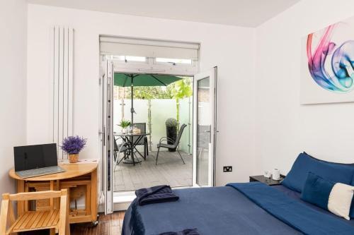 Two-bedroom flat with private balcony – sleep 8