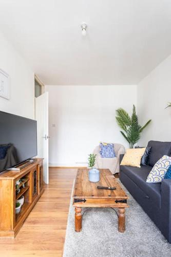 Cozy Apt in Central London - Tap to explore photos