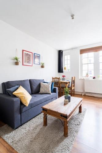 Cozy Apt in Central London - Tap to explore photos
