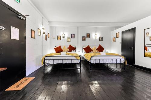 Trendy and Eccentric Flat in Hackney