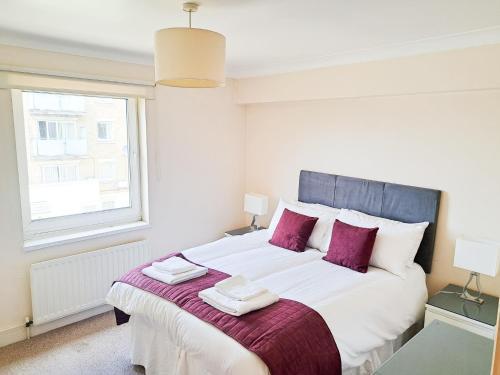 Wimbledon Apartment - Tap to explore photos