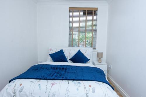 Evergreen Apartments-Flat 4, London - Tap to explore photos