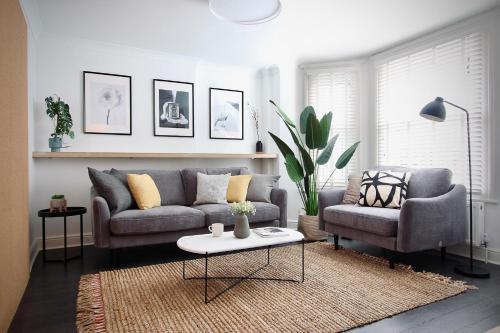 Luxury 2BR Flat in Hip Notting Hill - Tap to explore photos