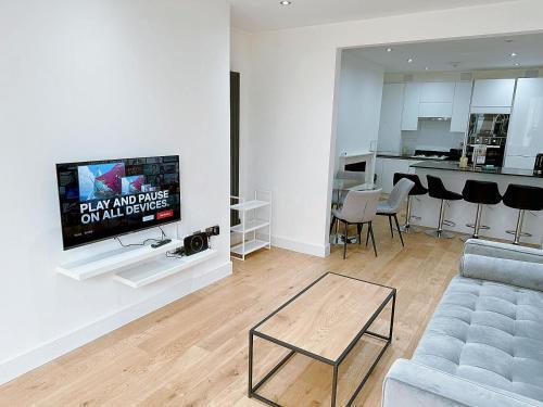 Massive Flat Near Greenwich Park( with office) - Tap to explore photos
