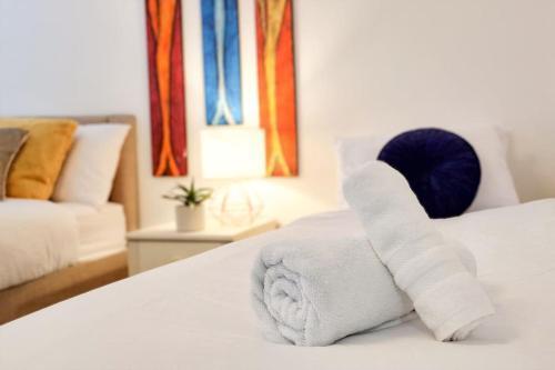 Comfy 2 bed Flat with free Parking, close to Tube - Tap to explore photos