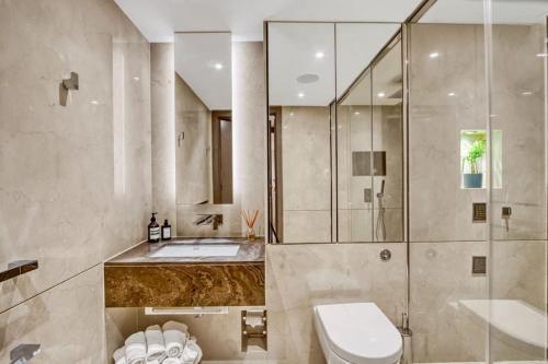 Canal Side Luxury 1 Bed Chelsea - Tap to explore photos