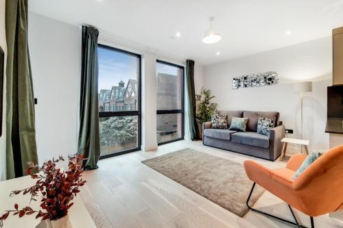Deluxe Harrow Wembley Apartment - Tap to explore photos