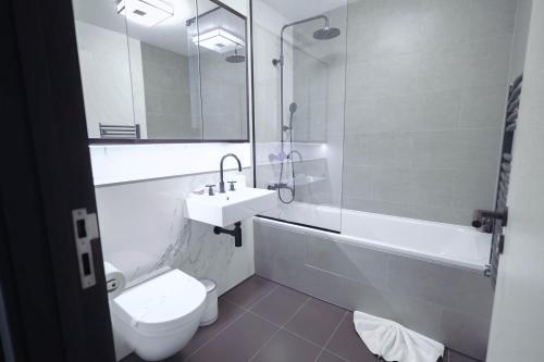 James Street Serviced Apartments by Globe Apartments - Tap to explore photos