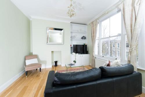Beautiful 1 Bedroom Apartment Earls Court - Tap to explore photos