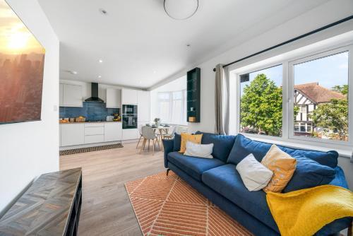 Newly Refurbished 2 Bed Flat - Tap to explore photos