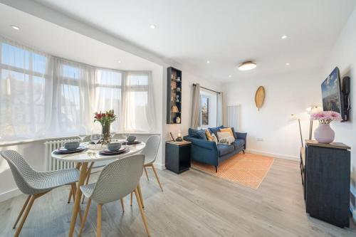 Newly Refurbished 2 Bed Flat - Tap to explore photos