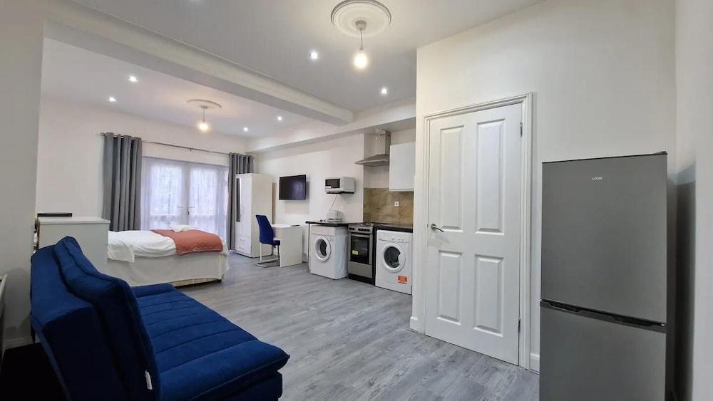 Impeccable 1-bed Apartment in Ilford