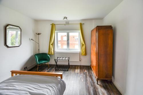 Great spacious 2 bedroom flat - Tap to explore photos