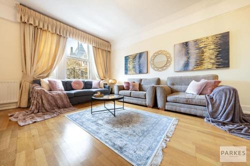 The Cromwell Residences - Tap to explore photos