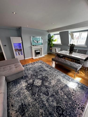One bedroom flat in Chelsea - Tap to explore photos