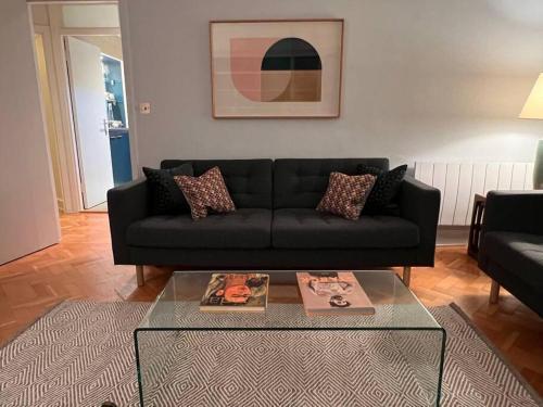 Fitzrovia / Bloomsbury / West End - Two Bed apt - Tap to explore photos