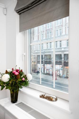 Elegant central London flat - ideal for weekend city break - Tap to explore photos