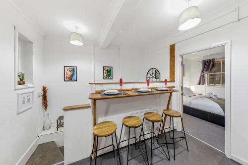 Trendy 2Bed flat Bethnal Green - Tap to explore photos