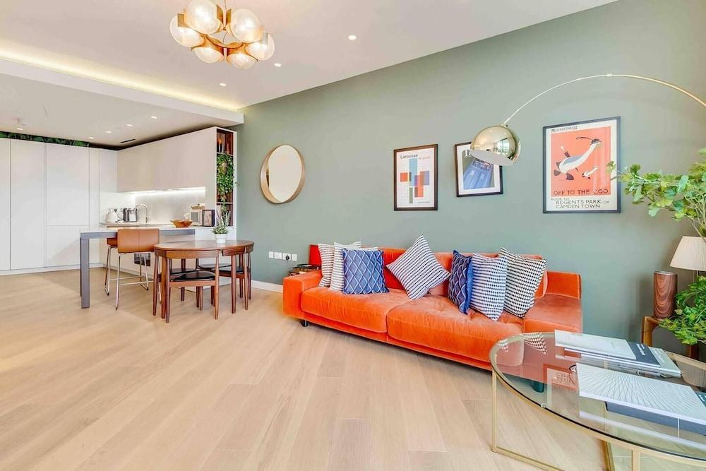 Luxury 1 bed in Soho House Building w Pool, gym - Tap to explore photos