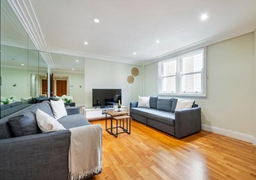 Location Trafalgar Square 1 Bedr, 3 Beds, sleeps 6 - Tap to explore photos