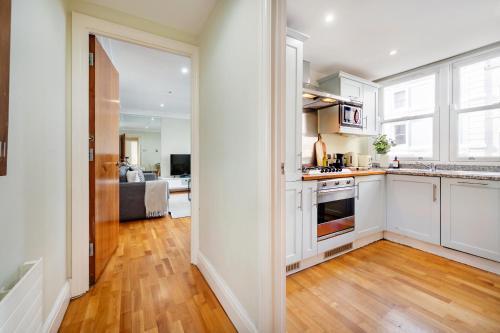 Location Trafalgar Square 1 Bedr, 3 Beds, sleeps 6 - Tap to explore photos
