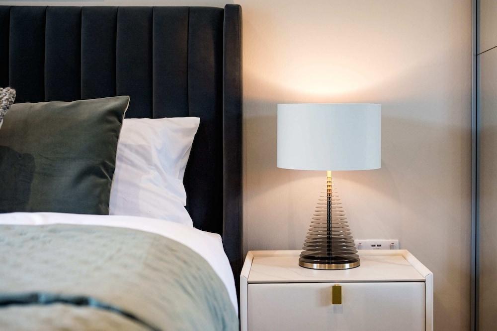 Marble Arch Suite 8-hosted by Sweetstay - Tap to explore photos
