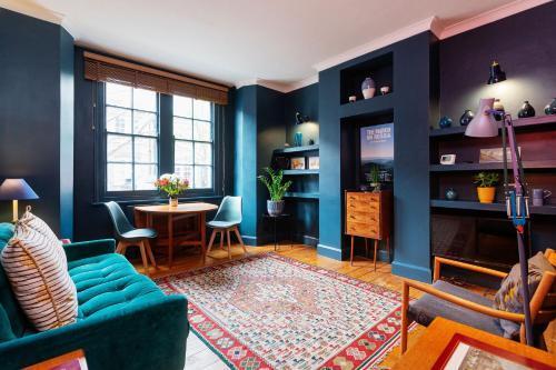 Veeve - Hoxton Hideaway - Tap to explore photos