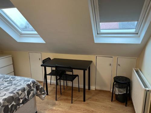 Kensal Lodge 2 Guest House - Tap to explore photos