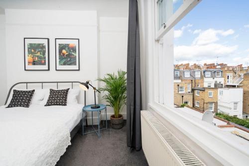 Kensington Nest Serviced Town House - Tap to explore photos