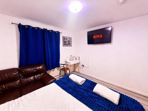 Room in a shared Flat - Tap to explore photos
